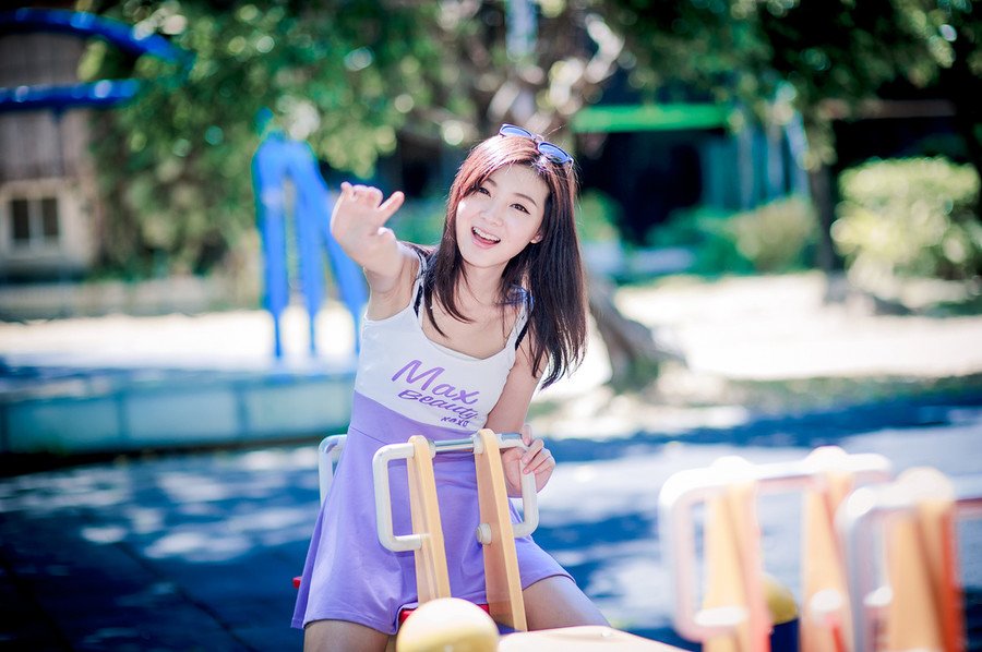 在梦想中期望生活;在追求中感受生活;在成长中理解生活;在平淡中品位生活。